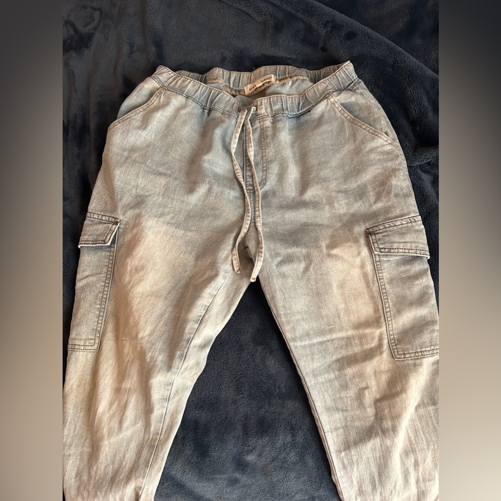 Women’s cuffed jeans
